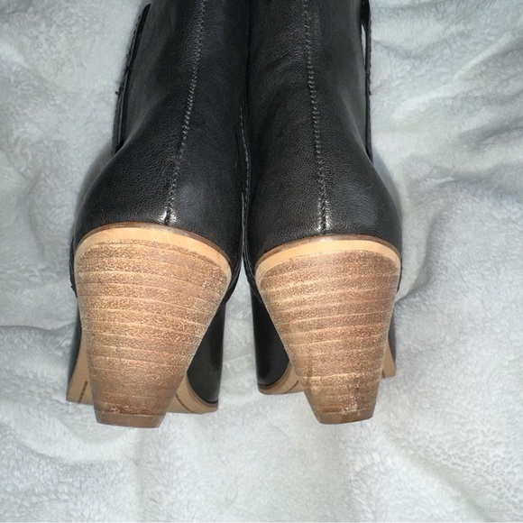 FRYE & Co Maley Pull Tab Pointed Toe Black Leather Western Ankle Bootie Size 6 - Picture 5 of 9